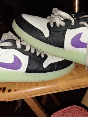 Youth Jordan Air Jordan 1 Retro Low OG 'Black Raspberry'  6.5